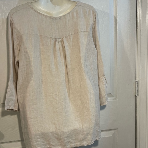 Chic Beige Women's Blouse - Picture 4 of 10
